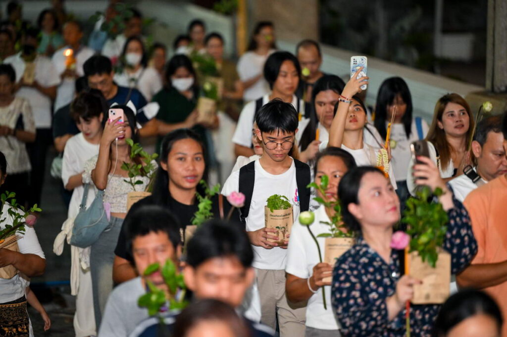 เวียนเทียนด้วยต้นไม้ วิสาขบูชา 68